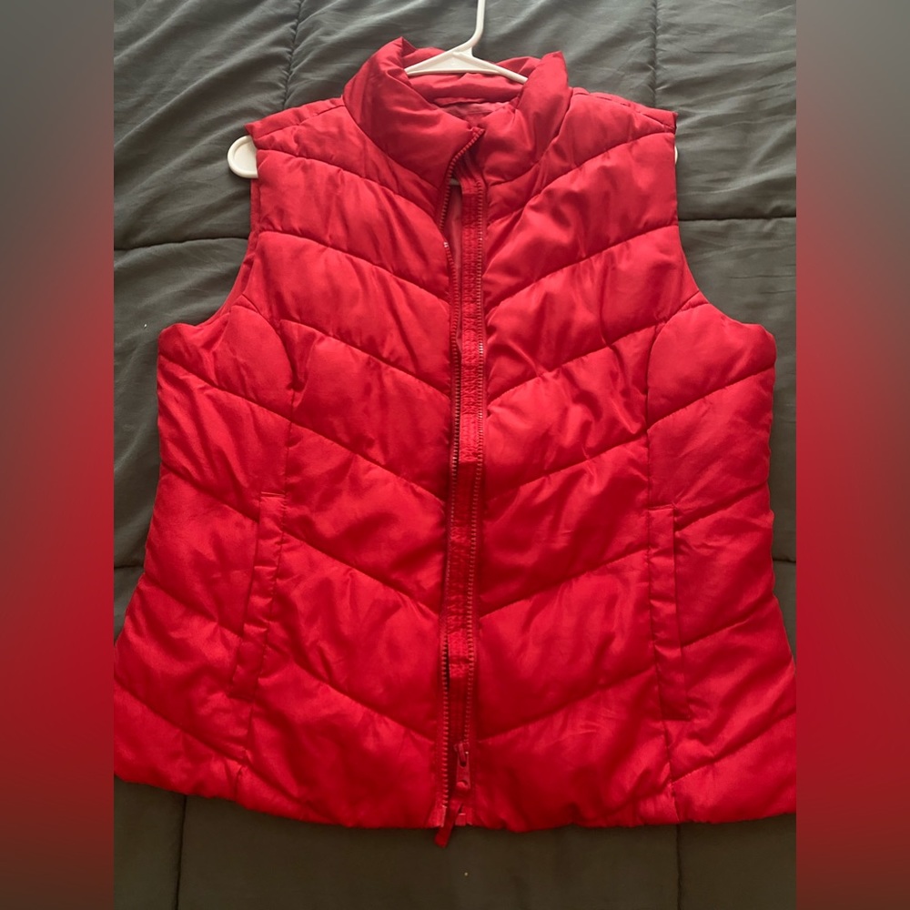 Red Aeropostale puffer vest